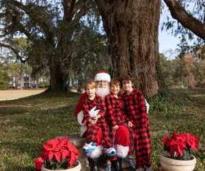 Photos with Santa at the HOA Legend Oaks Breakfast with Santa